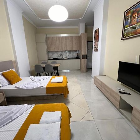 Kevin'S Lungomare Apartment Vlorë Buitenkant foto
