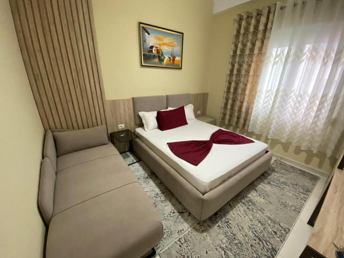 Kevin'S Lungomare Apartment Vlorë Buitenkant foto
